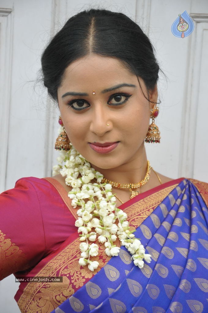 Sneha New Actress Stills - 71 / 100 photos