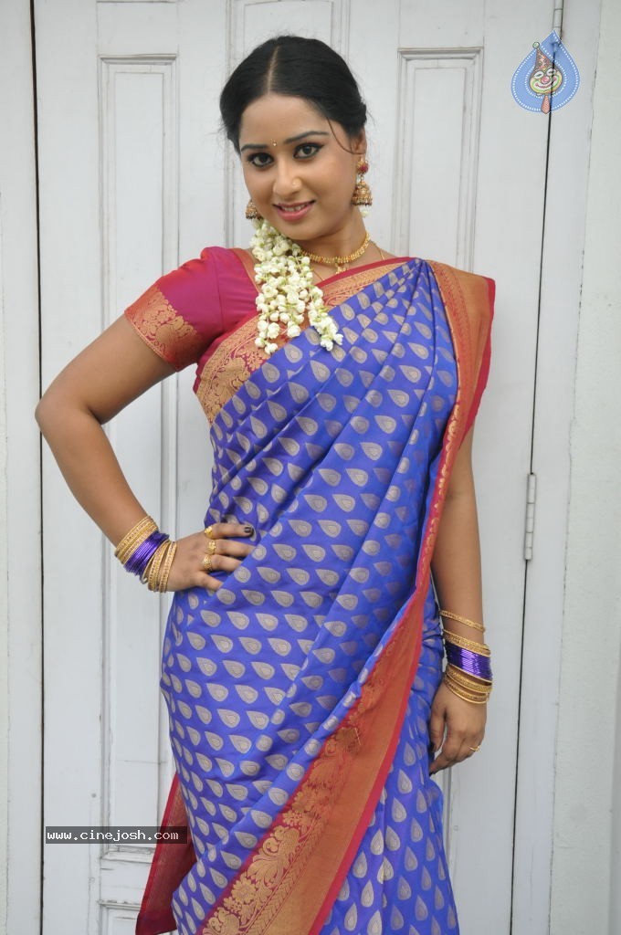 Sneha New Actress Stills - 72 / 100 photos