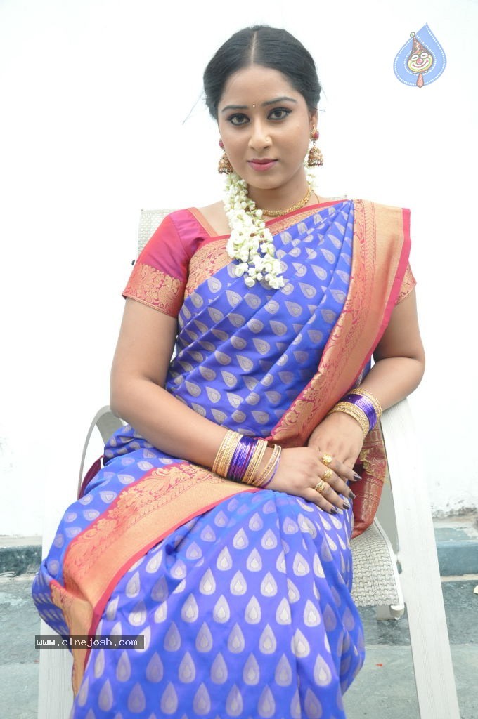 Sneha New Actress Stills - 85 / 100 photos
