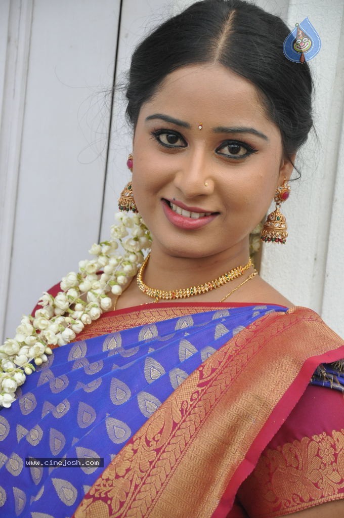 Sneha New Actress Stills - 92 / 100 photos