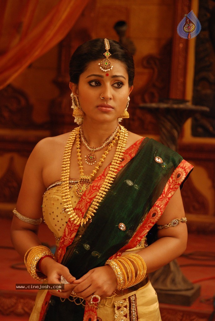 Sneha Stills in Rajakota Rahasyam - 5 / 62 photos