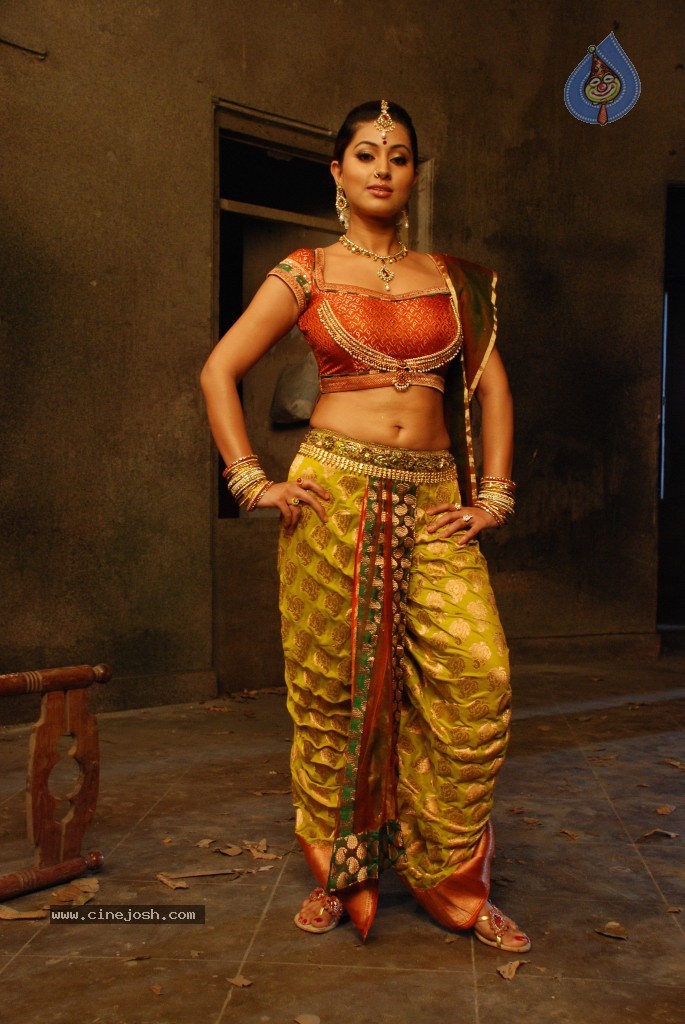 Sneha Stills in Rajakota Rahasyam - 7 / 62 photos
