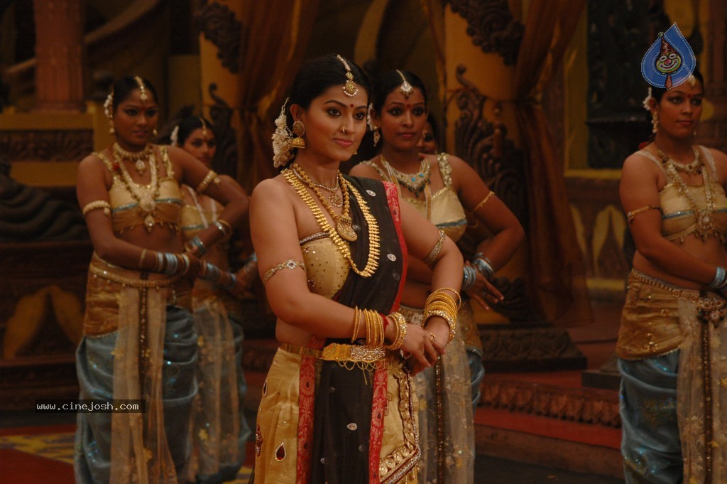 Sneha Stills in Rajakota Rahasyam - 11 / 62 photos