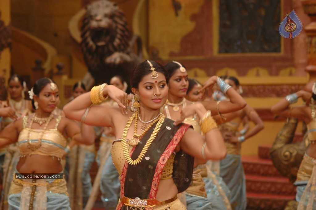 Sneha Stills in Rajakota Rahasyam - 13 / 62 photos