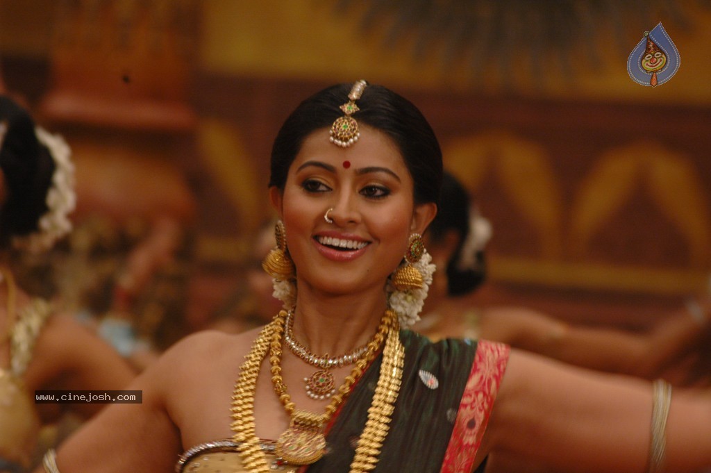 Sneha Stills in Rajakota Rahasyam - 15 / 62 photos