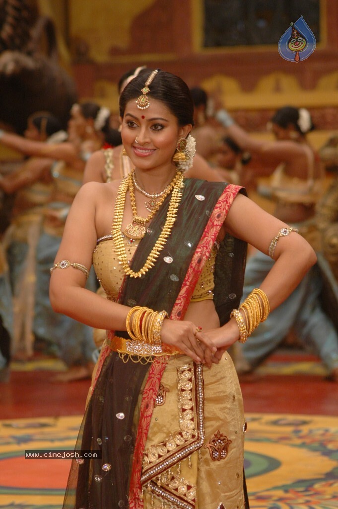 Sneha Stills in Rajakota Rahasyam - 18 / 62 photos