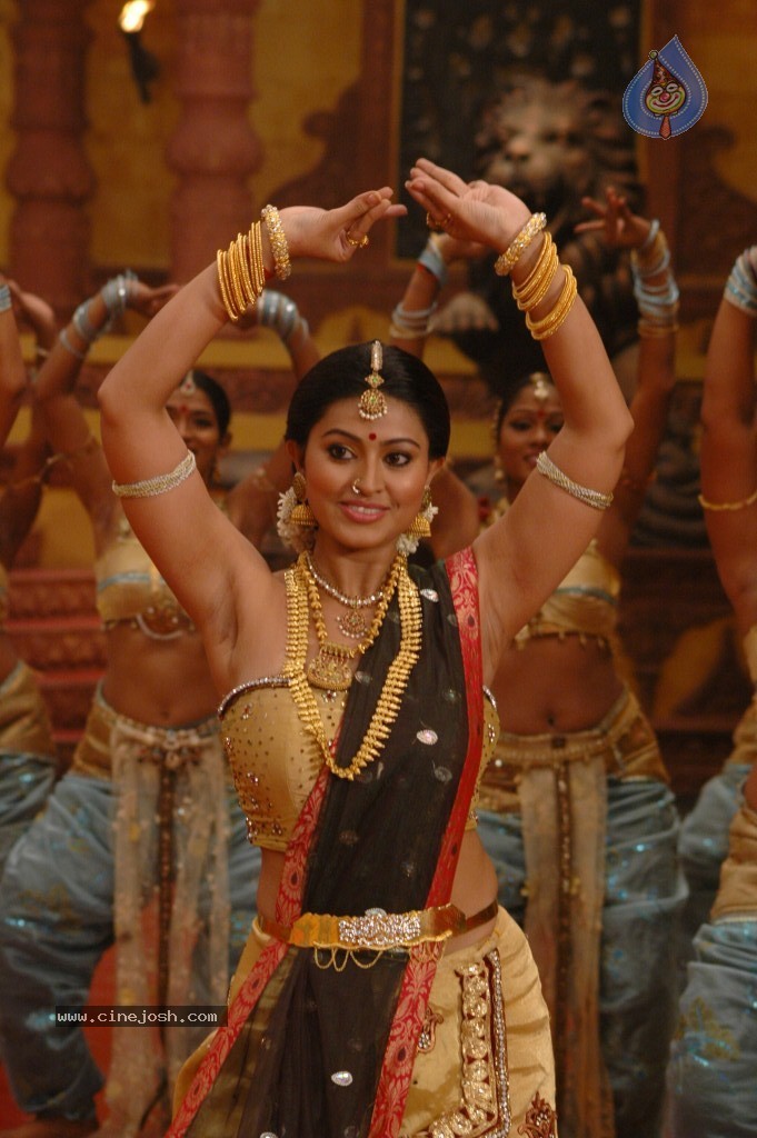 Sneha Stills in Rajakota Rahasyam - 37 / 62 photos