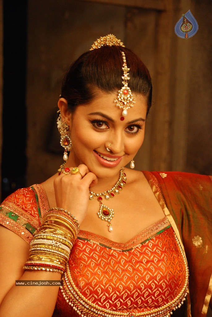 Sneha Stills in Rajakota Rahasyam - 43 / 62 photos