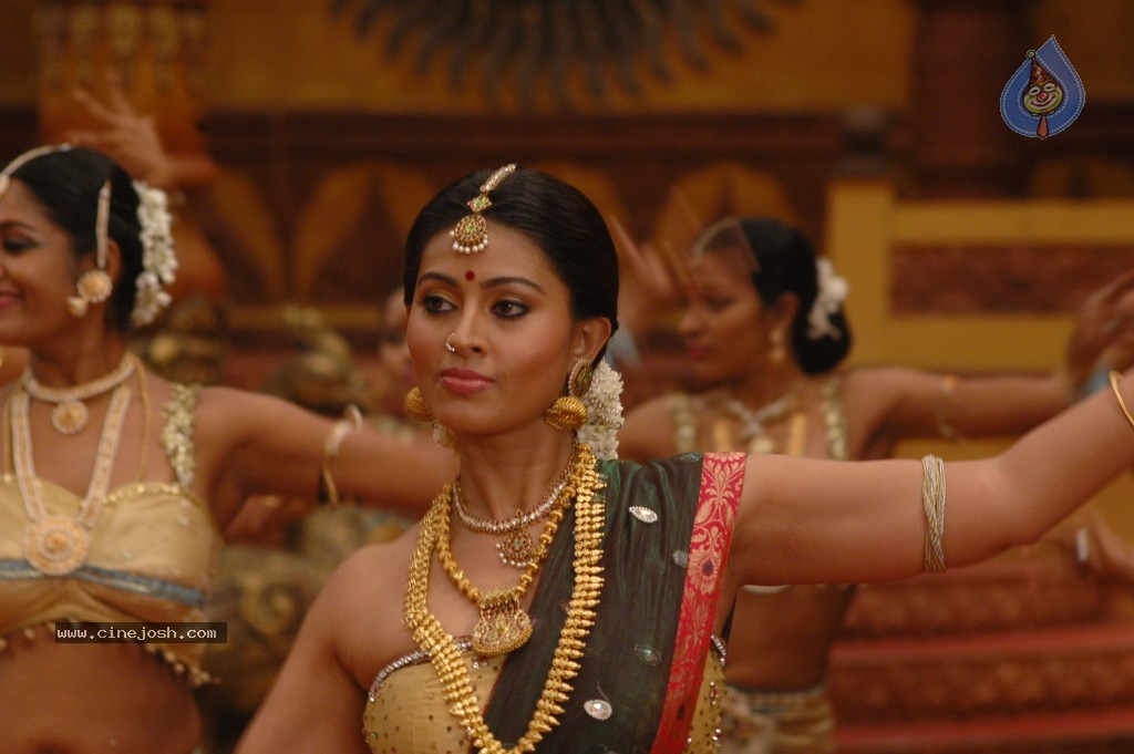 Sneha Stills in Rajakota Rahasyam - 46 / 62 photos