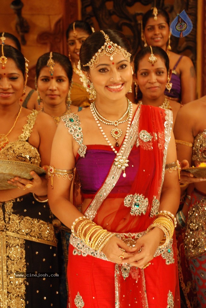 Sneha Stills in Rajakota Rahasyam - 48 / 62 photos