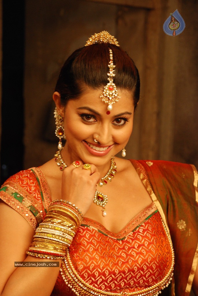 Sneha Stills in Rajakota Rahasyam - 57 / 62 photos