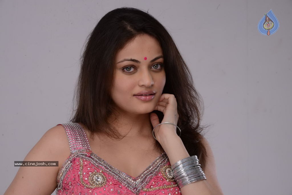 Sneha Ullal New Hot Pics - 43 / 63 photos