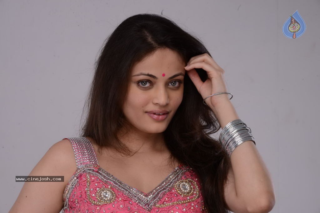 Sneha Ullal New Hot Pics - 46 / 63 photos