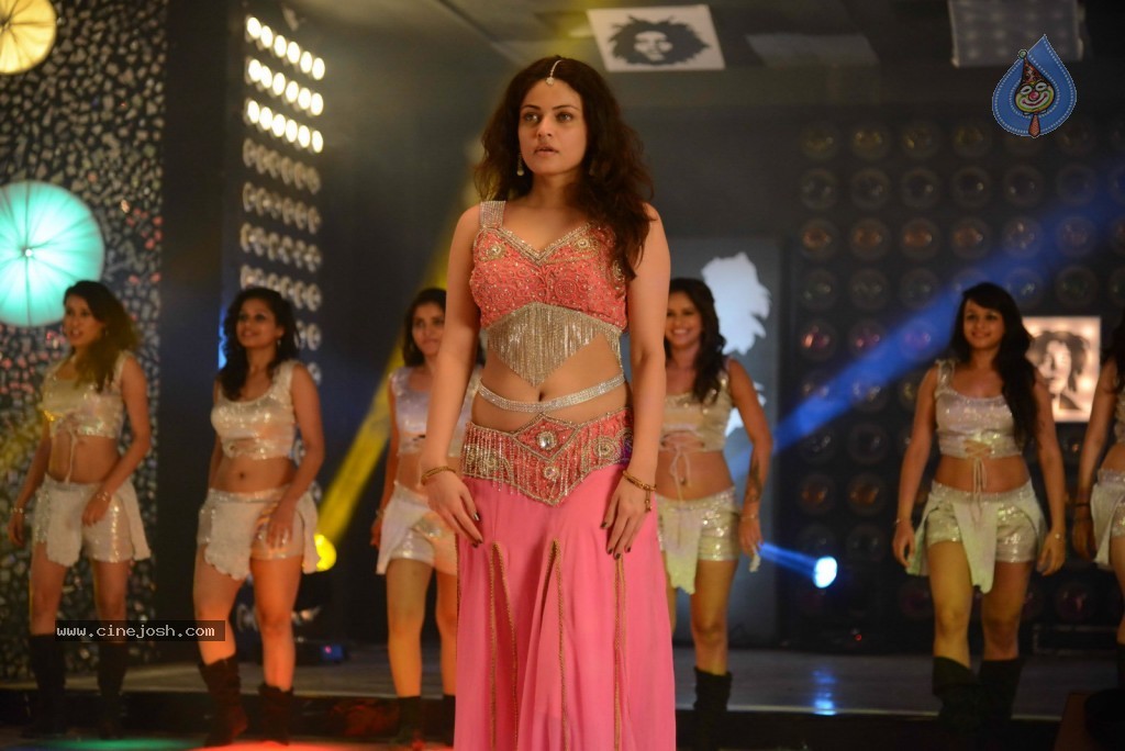 Sneha Ullal New Hot Stills - 16 / 115 photos