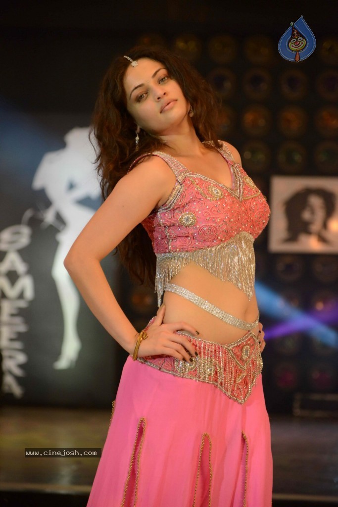 Sneha Ullal New Hot Stills - 111 / 115 photos