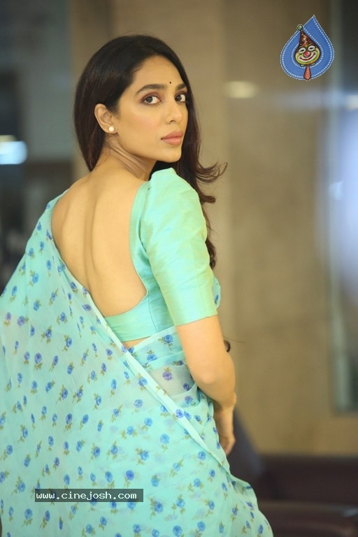 Sobhita Dhulipala Photos - 3 / 30 photos