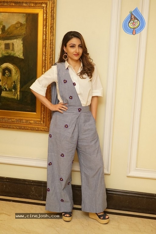 Soha Ali Khan Photos - 8 / 14 photos