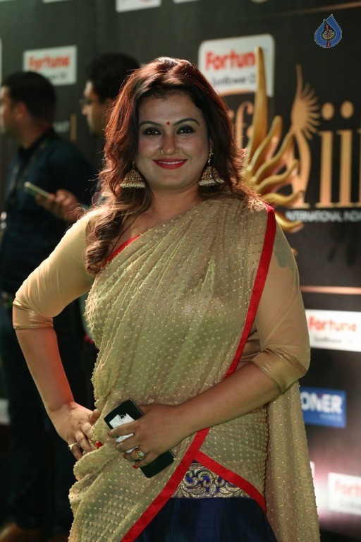 Sona News Pics - 21 / 40 photos