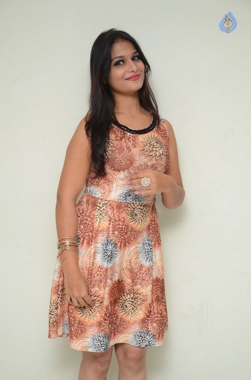 Sonakshi Dixit New Pics - 5 / 42 photos