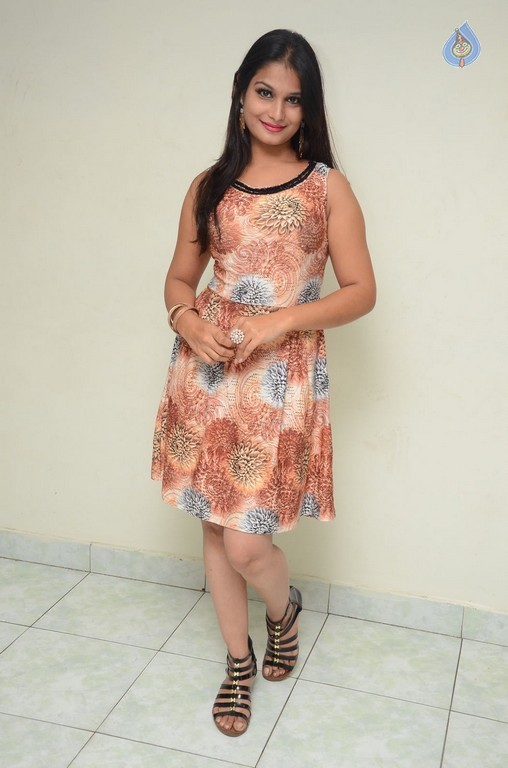 Sonakshi Dixit New Pics - 35 / 42 photos