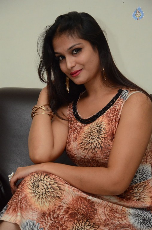 Sonakshi Dixit New Pics - 41 / 42 photos