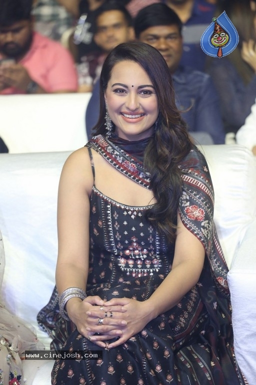 Sonakshi Sinha at Dabangg 3 Movie Event - 6 / 14 photos