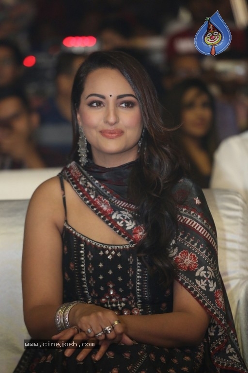 Sonakshi Sinha at Dabangg 3 Movie Event - 13 / 14 photos