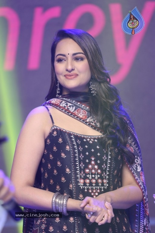 Sonakshi Sinha at Dabangg 3 Movie Event - 14 / 14 photos