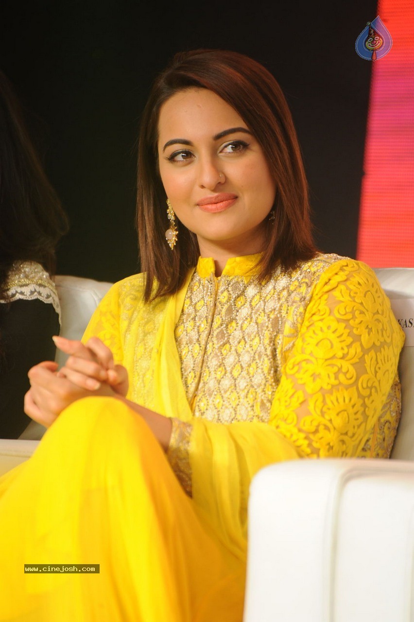 Sonakshi Sinha at Lingaa Audio SM - 18 / 80 photos
