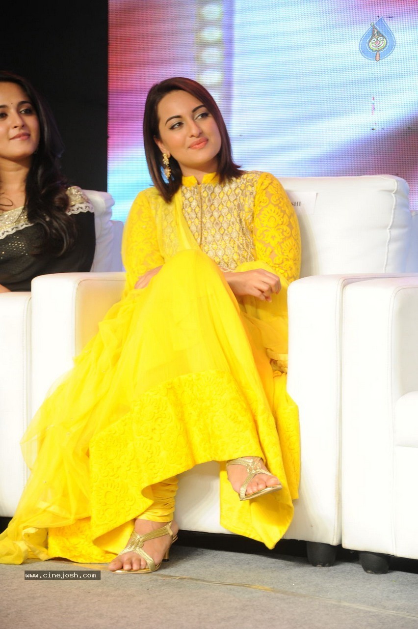 Sonakshi Sinha at Lingaa Audio SM - 25 / 80 photos