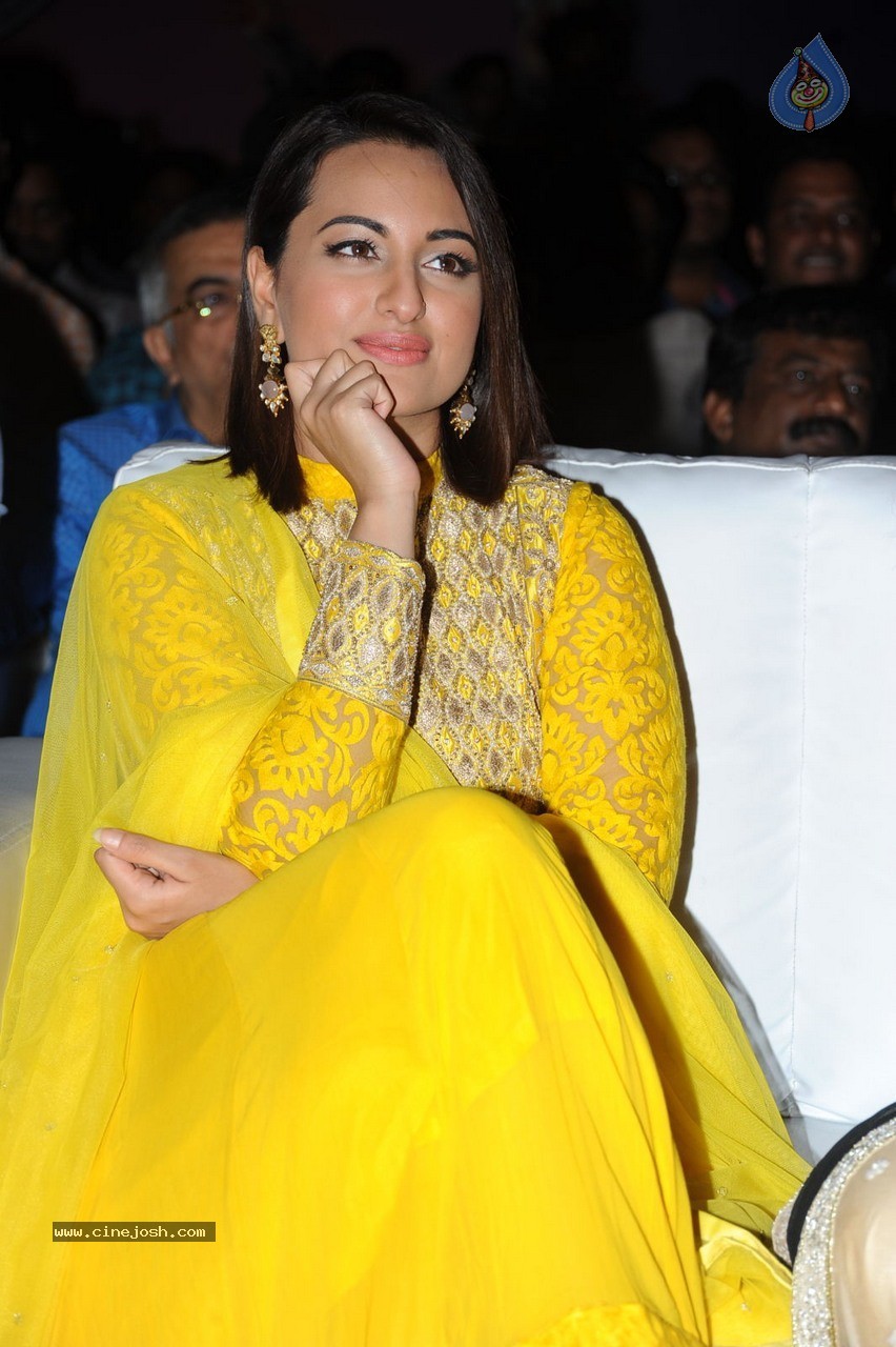 Sonakshi Sinha at Lingaa Audio SM - 28 / 80 photos