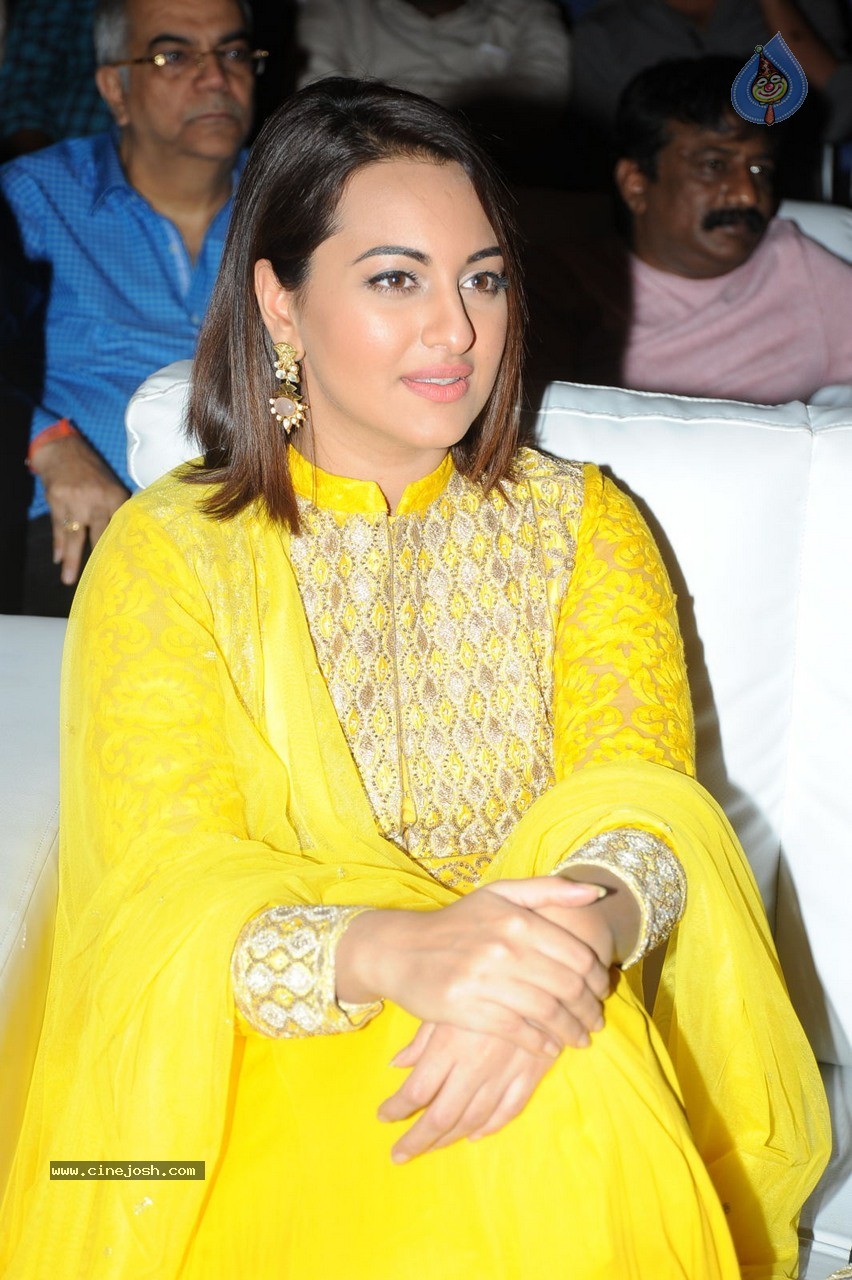 Sonakshi Sinha at Lingaa Audio SM - 29 / 80 photos