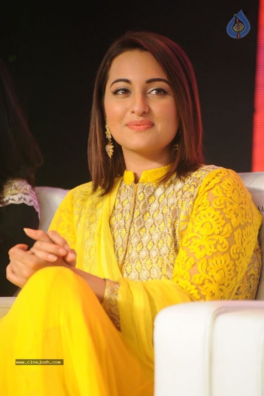 Sonakshi Sinha at Lingaa Audio SM - 49 / 80 photos