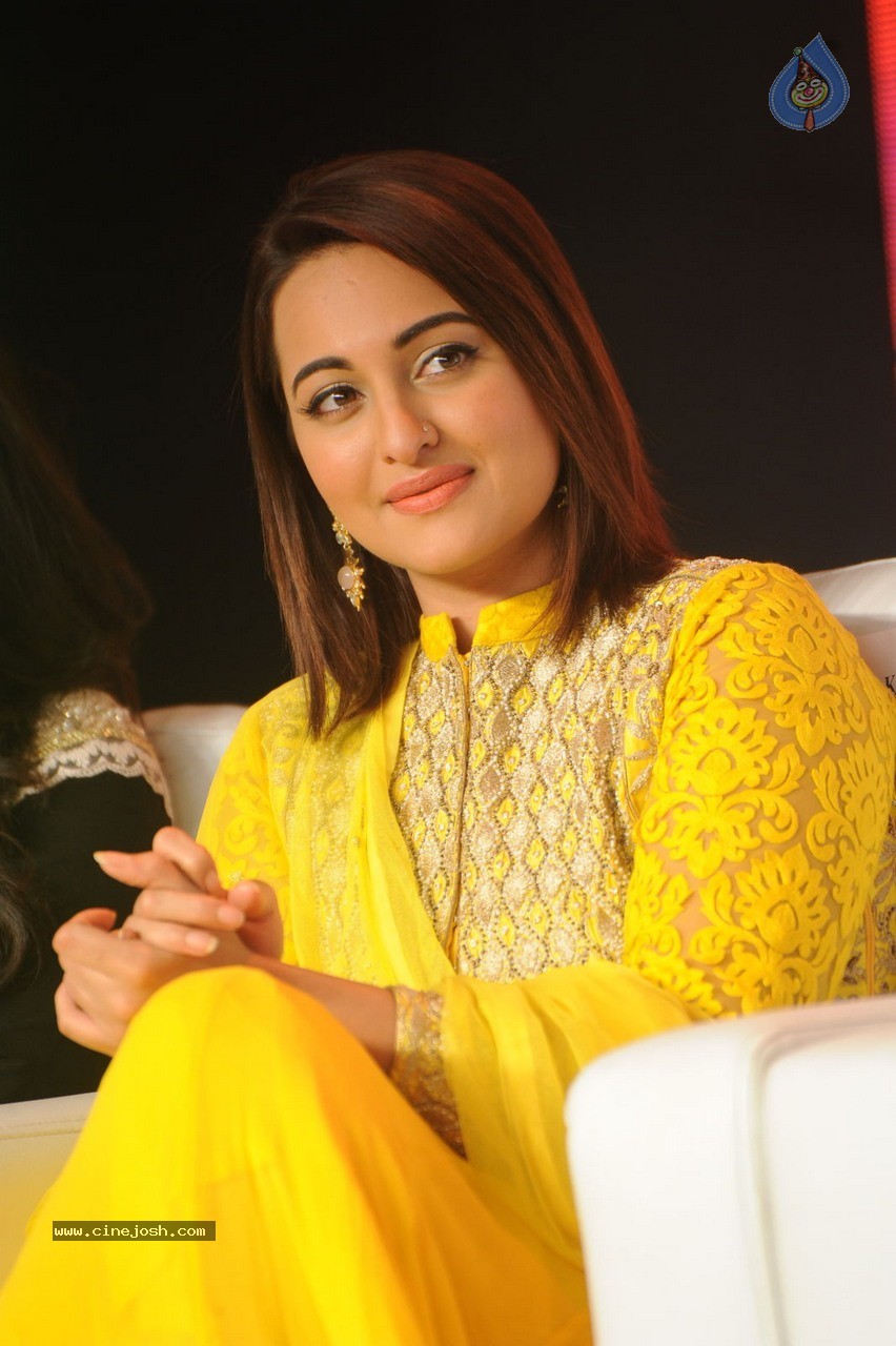 Sonakshi Sinha at Lingaa Audio SM - 54 / 80 photos