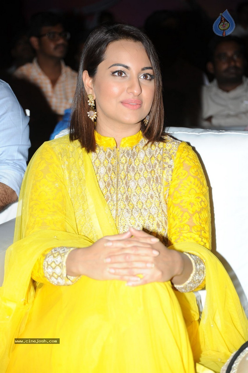Sonakshi Sinha at Lingaa Audio SM - 59 / 80 photos