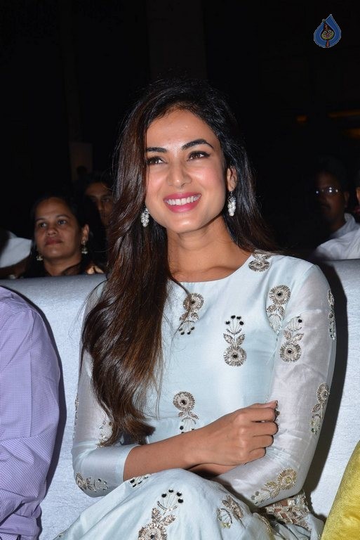 Sonal Chauhan at Sher Audio Launch - 14 / 42 photos
