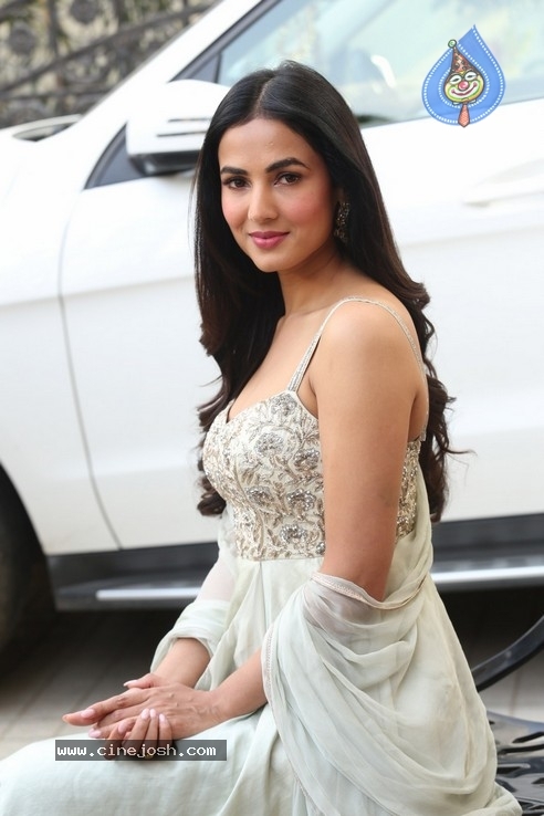 Sonal Chauhan Interview Photos - 29 / 34 photos