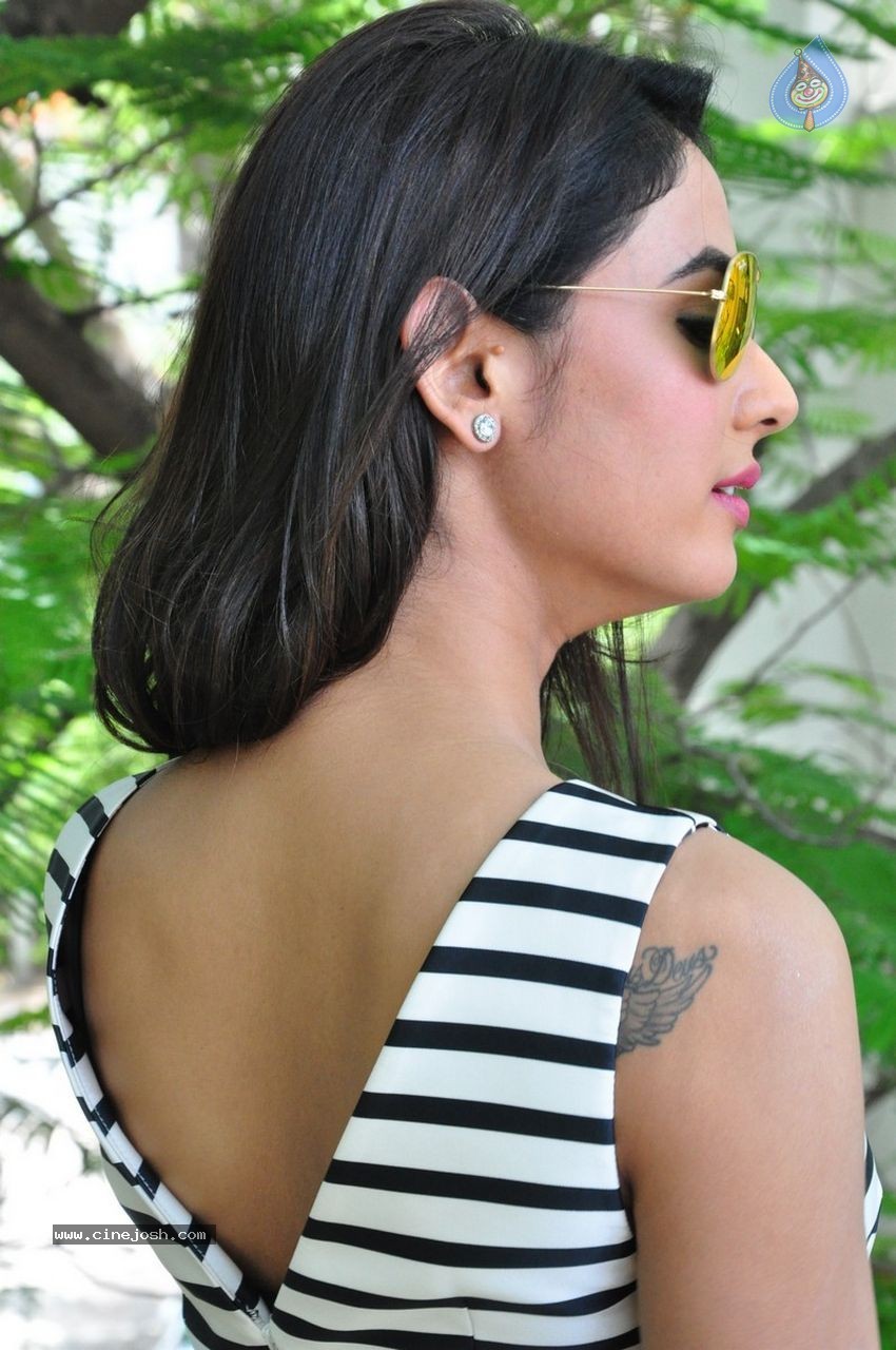 Sonal Chauhan Latest Gallery - 30 / 114 photos