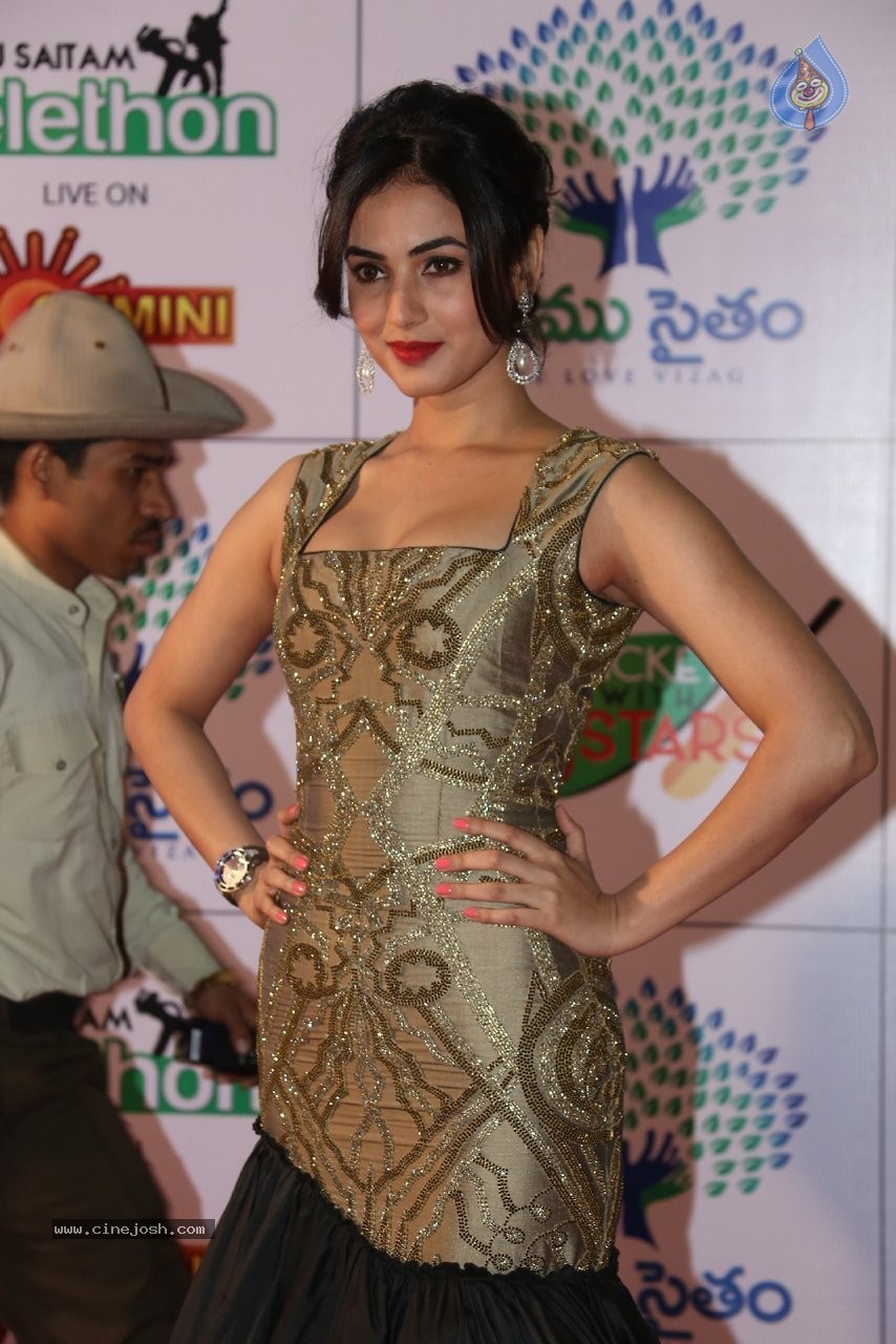 Sonal Chauhan New Stills - 1 / 70 photos