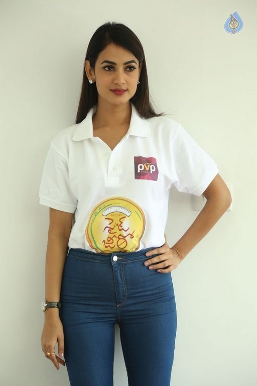 Sonal Chauhan Size Zero Interview Photos - 13 / 63 photos