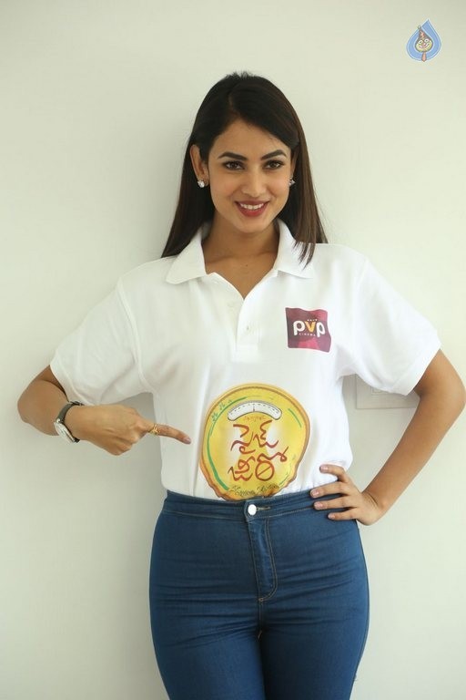 Sonal Chauhan Size Zero Interview Photos - 19 / 63 photos