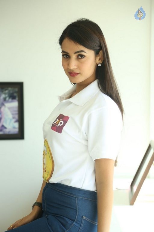 Sonal Chauhan Size Zero Interview Photos - 21 / 63 photos