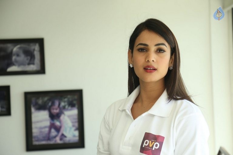 Sonal Chauhan Size Zero Interview Photos - 40 / 63 photos