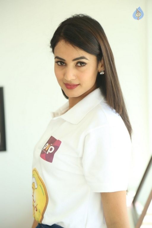 Sonal Chauhan Size Zero Interview Photos - 61 / 63 photos