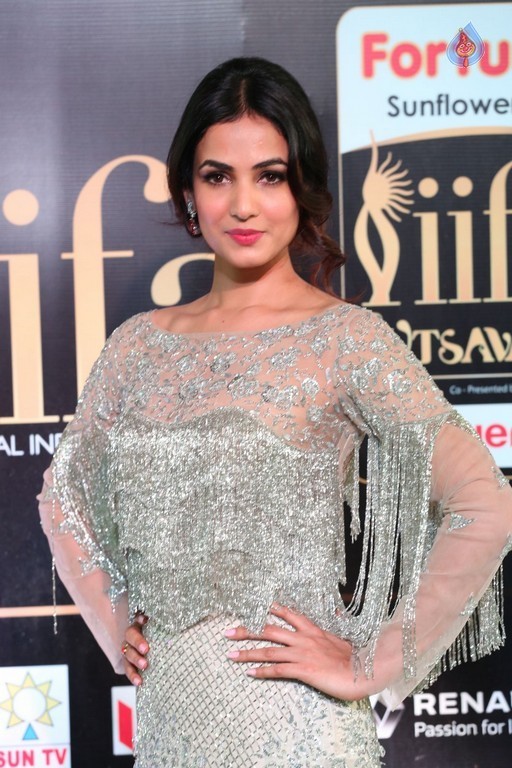 Sonal Chauhan Stills at IIFA 2017 - 9 / 26 photos
