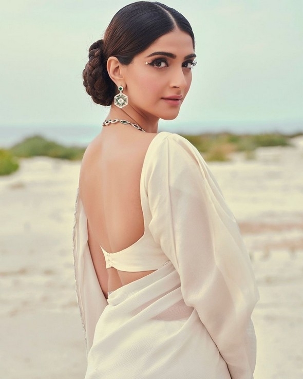 Sonam Kapoor Photos - 12 / 16 photos