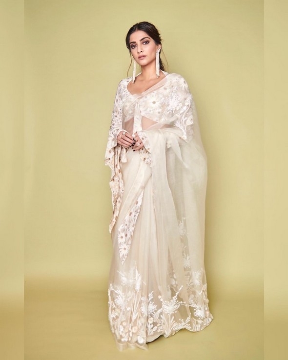 Sonam Kapoor Stills - 5 / 15 photos