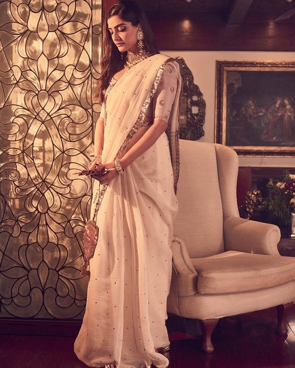 Sonam Kapoor Stills - 6 / 15 photos