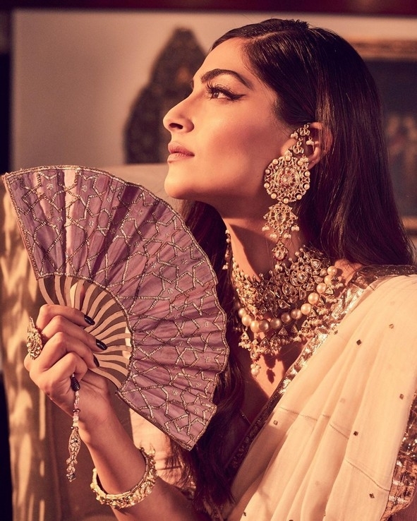 Sonam Kapoor Stills - 7 / 15 photos