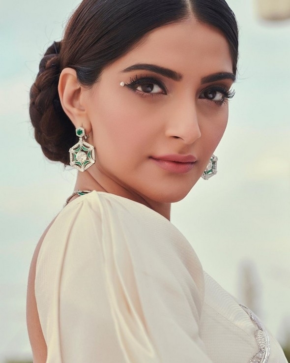 Sonam Kapoor Stills - 8 / 15 photos